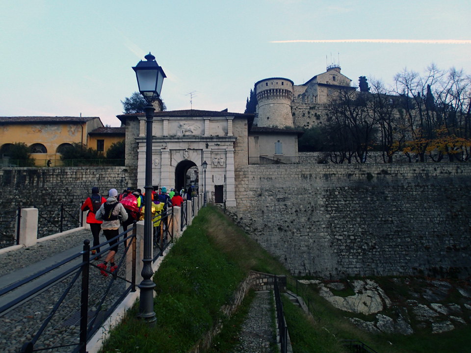 Partenza dal castello di Brescia
